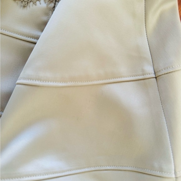 T by Tadashi Shoji Elegant Gold Dress with Lace and Sequin Details - Picture 13 of 15